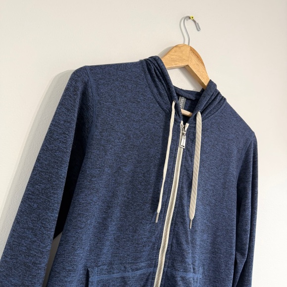 Vuori Halo Performance Hoodie 2.0 Midnight Heather thin stretchy - Picture 4 of 12